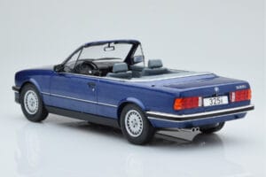 BMW 325i E30 Kabriolet Modrý MCG 1:18 MCG18381 Kov – obrázok 4 z 5