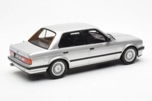 BMW 325i E30 Strieborný Otto 1:18 OT912 Živica – obrázok 2 z 6