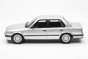 BMW 325i E30 Strieborný Otto 1:18 OT912 Živica – obrázok 3 z 6