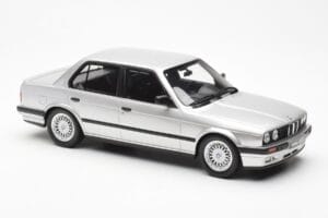 BMW 325i E30 Strieborný Otto 1:18 OT912 Živica – obrázok 4 z 6
