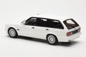 BMW 325i E30 Touring M Package Biely Otto 1:18 OT238 Živica – obrázok 4 z 5