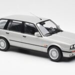 BMW 325i E30 Touring Strieborný Norev 1:18 183216 - image 4 of 6