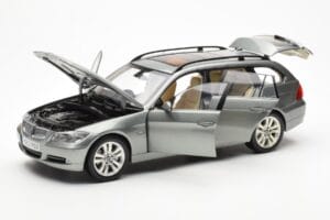 BMW 330i E91 Touring Šedý Metallic Kyosho 1:18 80430394359 Kov – obrázok 2 z 8