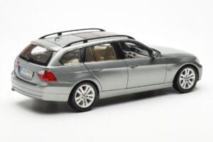 BMW 330i E91 Touring Šedý Metallic Kyosho 1:18 80430394359 Kov – obrázok 3 z 8