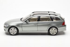 BMW 330i E91 Touring Šedý Metallic Kyosho 1:18 80430394359 Kov – obrázok 4 z 8