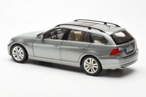 BMW 330i E91 Touring Šedý Metallic Kyosho 1:18 80430394359 Kov – obrázok 7 z 8