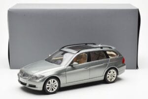 BMW 330i E91 Touring Šedý Metallic Kyosho 1:18 80430394359 Kov – obrázok 8 z 8