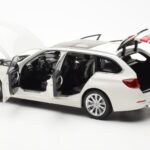 BMW 335i F31 Touring Alpine Biely Paragon 1:18 - image 5 of 8