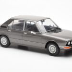 BMW 520i E28 Šedý MCG 1:18 MCG18121 - image 4 of 6