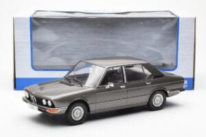 BMW 520i E28 Šedý MCG 1:18 MCG18121 Kov – obrázok 6 z 6