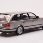 BMW 530i E34 Touring Šedý Metalický MCG 1:18 - image 2 of 6