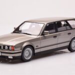 BMW 530i E34 Touring Šedý Metalický MCG 1:18