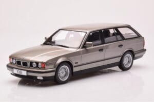 BMW 530i E34 Touring Šedý Metalický MCG 1:18 MCG18330
