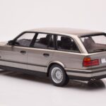 BMW 530i E34 Touring Šedý Metalický MCG 1:18 - image 5 of 6