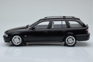 BMW 540 E39 Touring M Package Čierny Otto 1:18 OT1013 Živica – obrázok 3 z 6