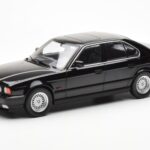 BMW 540i E34 Čierny Metallic MCG 1:18