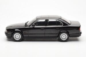 BMW 540i E34 Čierny Metallic MCG 1:18 MCG18157 Kov – obrázok 3 z 6