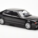 BMW 540i E34 Čierny Metallic MCG 1:18 - image 4 of 6