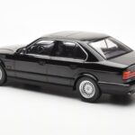 BMW 540i E34 Čierny Metallic MCG 1:18 - image 5 of 6