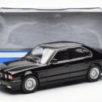 BMW 540i E34 Čierny Metallic MCG 1:18 - image 6 of 6
