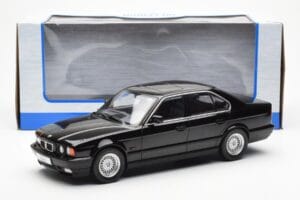 BMW 540i E34 Čierny Metallic MCG 1:18 MCG18157 Kov – obrázok 6 z 6