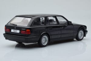 BMW 540i E34 Touring Čierny Metalický MCG 1:18 MCG18329 Kov – obrázok 2 z 6