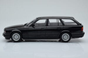 BMW 540i E34 Touring Čierny Metalický MCG 1:18 MCG18329 Kov – obrázok 3 z 6