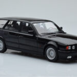 BMW 540i E34 Touring Čierny Metalický MCG 1:18 - image 4 of 6