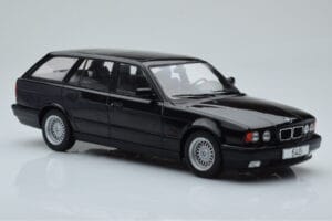 BMW 540i E34 Touring Čierny Metalický MCG 1:18 MCG18329 Kov – obrázok 4 z 6