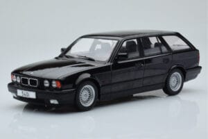 BMW 540i E34 Touring Čierny Metalický MCG 1:18 MCG18329