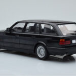 BMW 540i E34 Touring Čierny Metalický MCG 1:18 - image 5 of 6