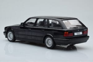BMW 540i E34 Touring Čierny Metalický MCG 1:18 MCG18329 Kov – obrázok 5 z 6