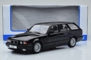 BMW 540i E34 Touring Čierny Metalický MCG 1:18 MCG18329 Kov – obrázok 6 z 6