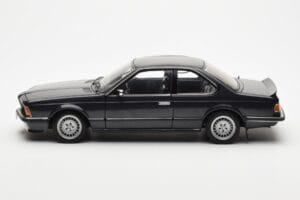 BMW 635 CSi E24 Diamant Čierny Metalíza AUTOart 1:18 70521 Kov – obrázok 4 z 8