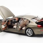 BMW 650i F06 Gran Coupe Frozen Bronzový Metallic Paragon 1:18 - image 5 of 8