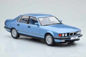 BMW 7 Series E32 730i Modrý MCG 1:18 MCG18160 Kov – obrázok 3 z 5