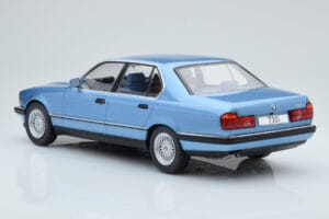BMW 7 Series E32 730i Modrý MCG 1:18 MCG18160 Kov – obrázok 4 z 5
