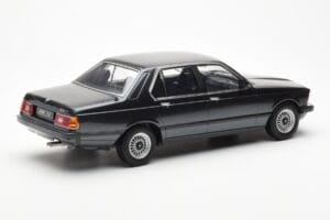 BMW 733i E23 Čierny Metallic KK-Scale 1:18 KKDC180101 Kov – obrázok 2 z 6
