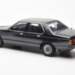 BMW 733i E23 Čierny Metallic KK-Scale 1:18 - image 5 of 6