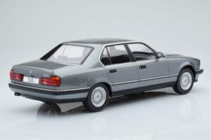 BMW 7 Series E32 740i Strieborný MCG 1:18 MCG18161 Kov – obrázok 2 z 5