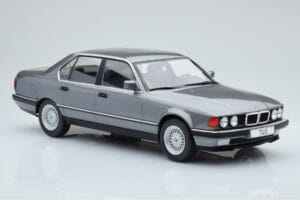BMW 7 Series E32 740i Strieborný MCG 1:18 MCG18161 Kov – obrázok 3 z 5