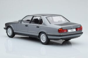 BMW 7 Series E32 740i Strieborný MCG 1:18 MCG18161 Kov – obrázok 4 z 5