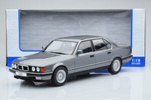 BMW 7 Series E32 740i Strieborný MCG 1:18 MCG18161 Kov – obrázok 5 z 5