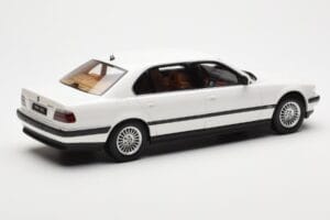 BMW 750iL E38 Asia Exclusive Biely Otto 1:18 OT836 Živica – obrázok 2 z 6