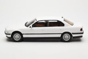 BMW 750iL E38 Asia Exclusive Biely Otto 1:18 OT836 Živica – obrázok 3 z 6