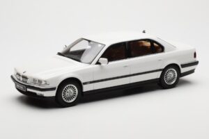BMW 750iL E38 Asia Exclusive Biely Otto 1:18 OT836