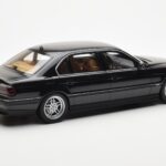 BMW 750iL E38 Čierny Otto 1:18 - image 2 of 6