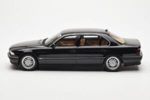 BMW 750iL E38 Čierny Otto 1:18 OT609 Živica – obrázok 3 z 6