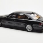 BMW 750iL E38 Čierny Otto 1:18 - image 5 of 6