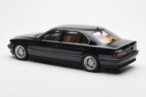 BMW 750iL E38 Čierny Otto 1:18 OT609 Živica – obrázok 5 z 6
